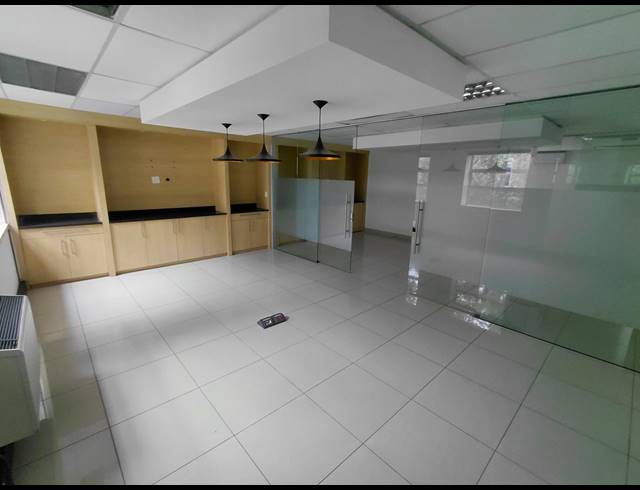 4,076M² OFFICE FOR SALE IN BRYANSTON